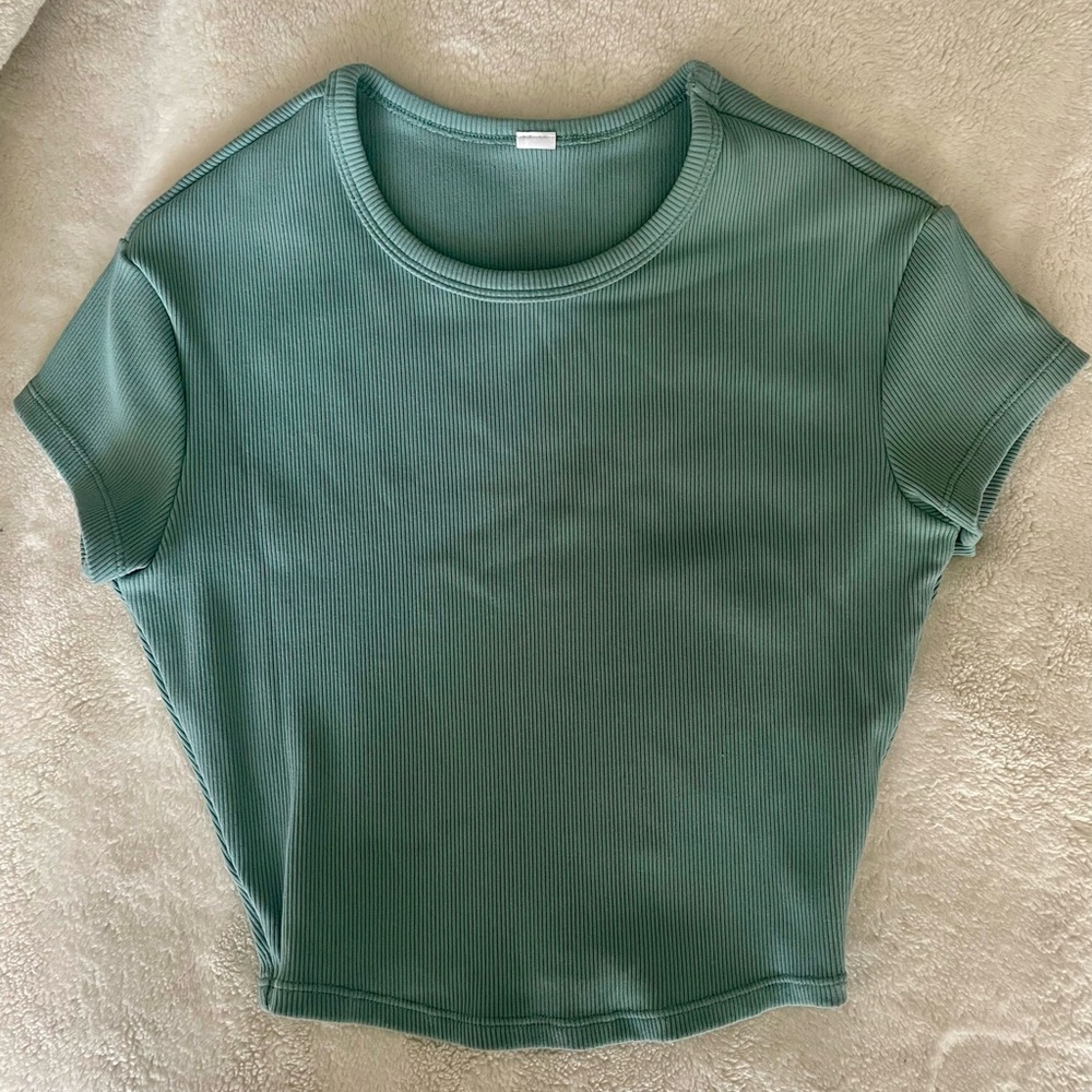 Alo Ribbed Crop Top